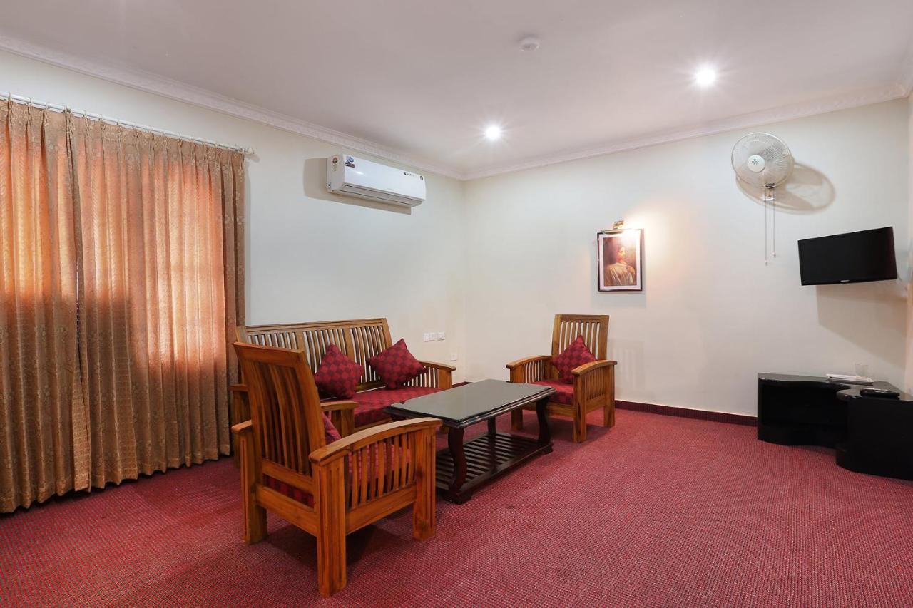 Capital O 46475 Gd International Redfort Hotel Nilambūr Exterior foto